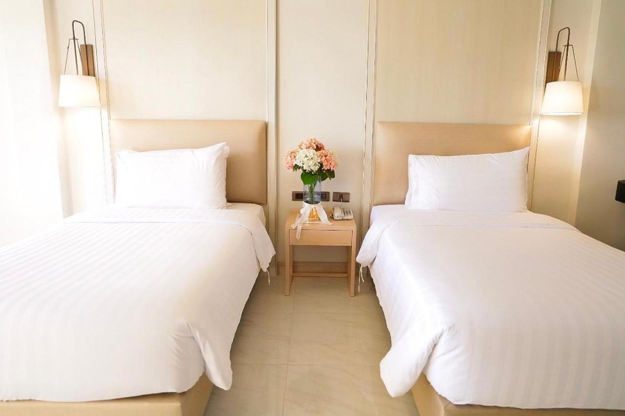 The Navy House Hotel Sattahip Exterior photo