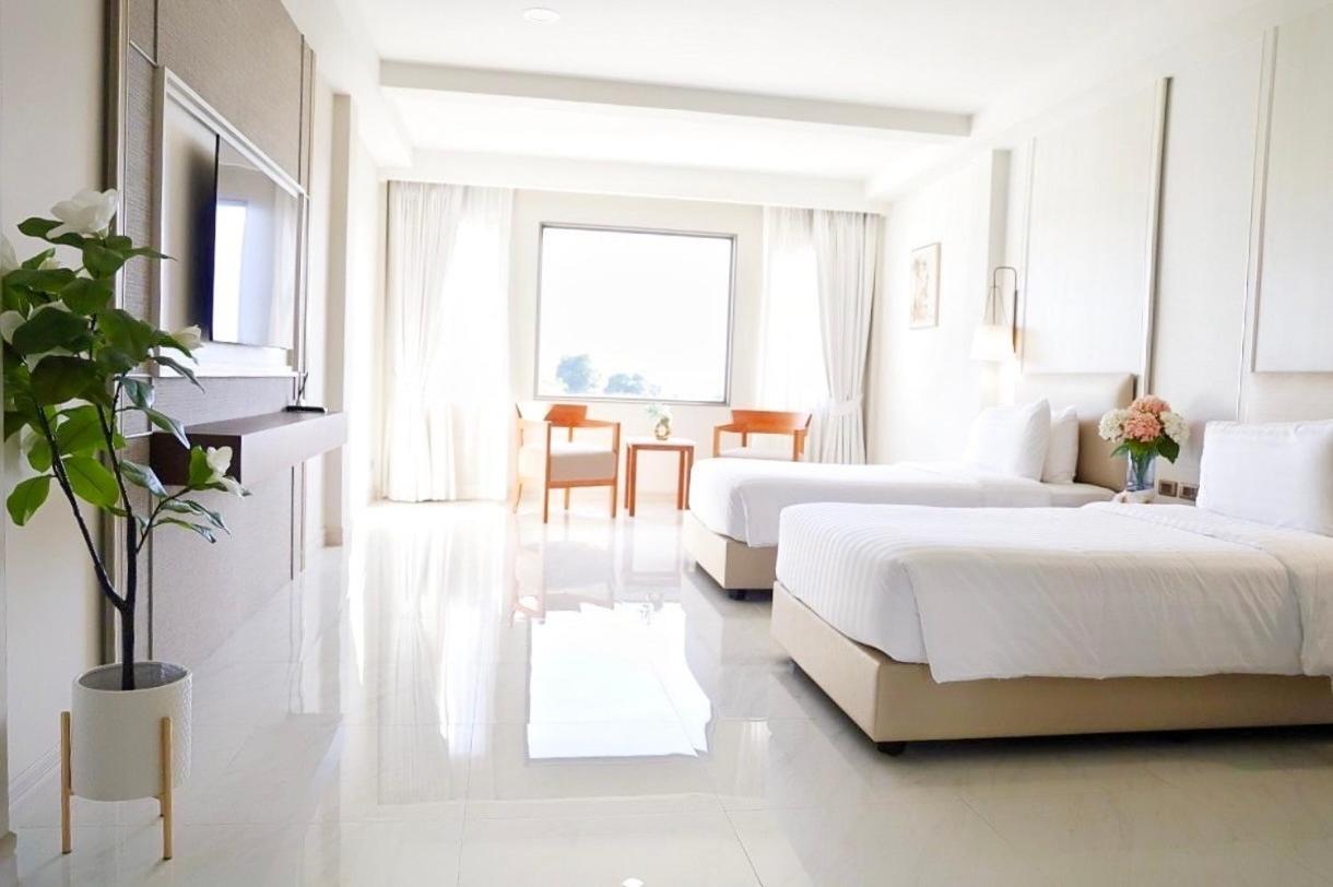 The Navy House Hotel Sattahip Exterior photo