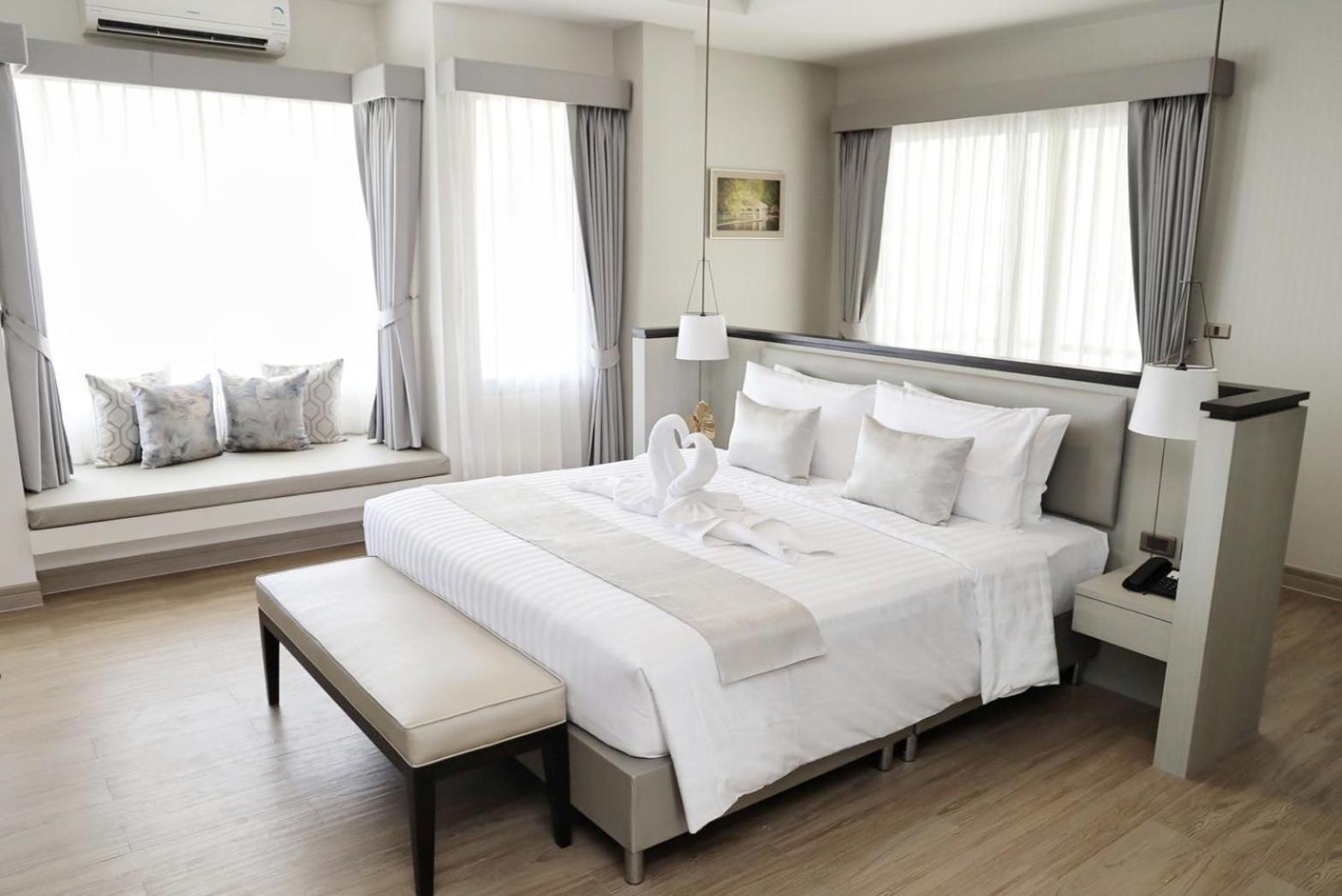 The Navy House Hotel Sattahip Exterior photo